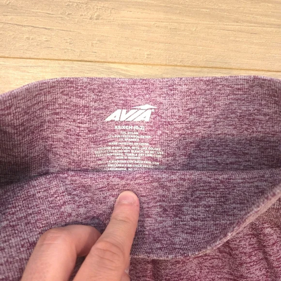 NWOT Women's Athletic Cropped Contour Purple High Waisted Leggings Size XS - Picture 7 of 8